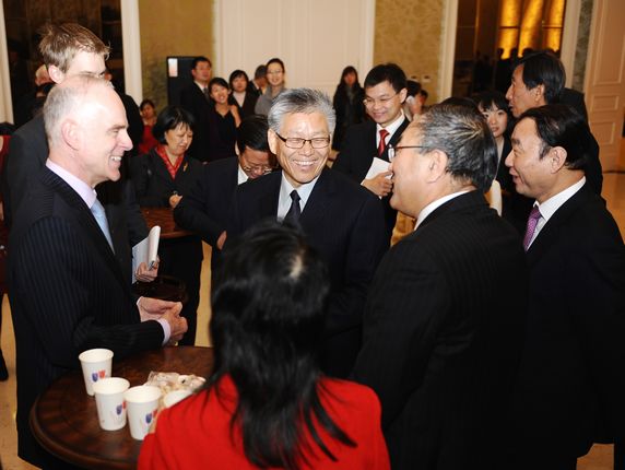 Vice Foreign Minister Xie Hangsheng, Ambassador Aart Jacob Chatting with the present guests