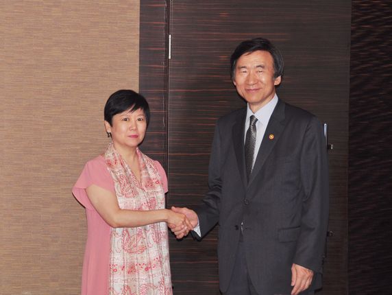 Foreign Minister Yun Byung-se Meeting with President Li Xiaolin